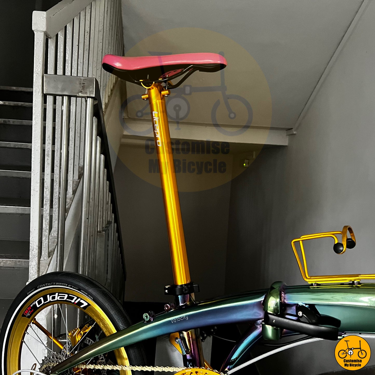 Ergonomic saddle with premium leather finish for maximum comfort