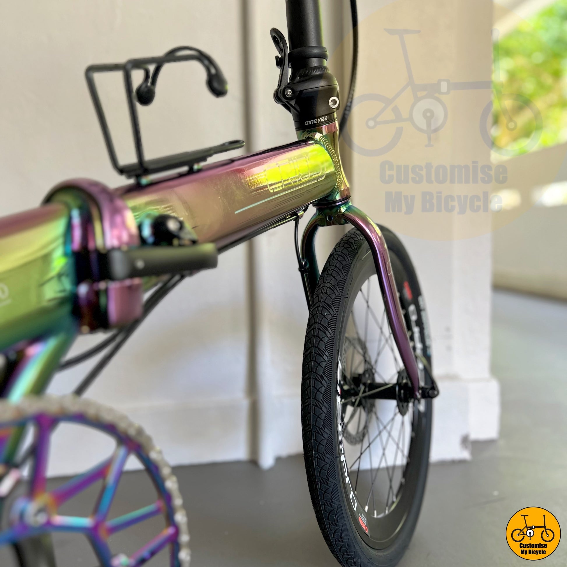 Crius Master 22-Inch Folding Bike – A Stylish & Versatile Ride with Oil Slick Accents

