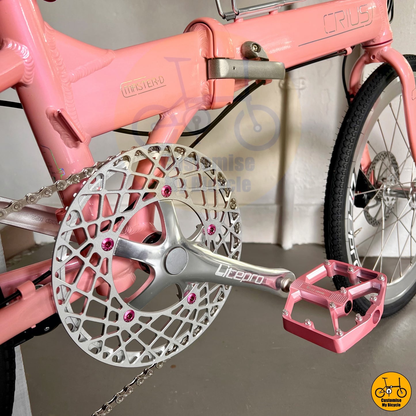 Feminine Edition Crius Master 22-Inch Foldie – A Stylish & Smooth Ride for Women
