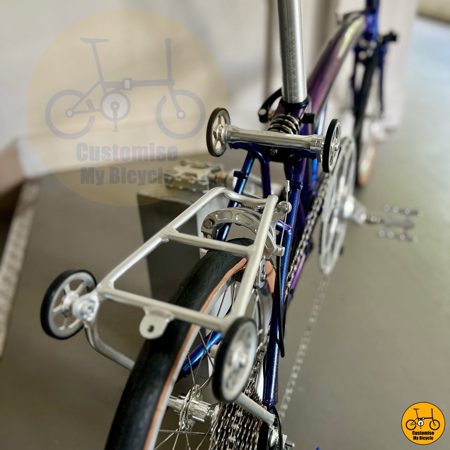 Lightweight city commuter folding bike with Ezywheels
