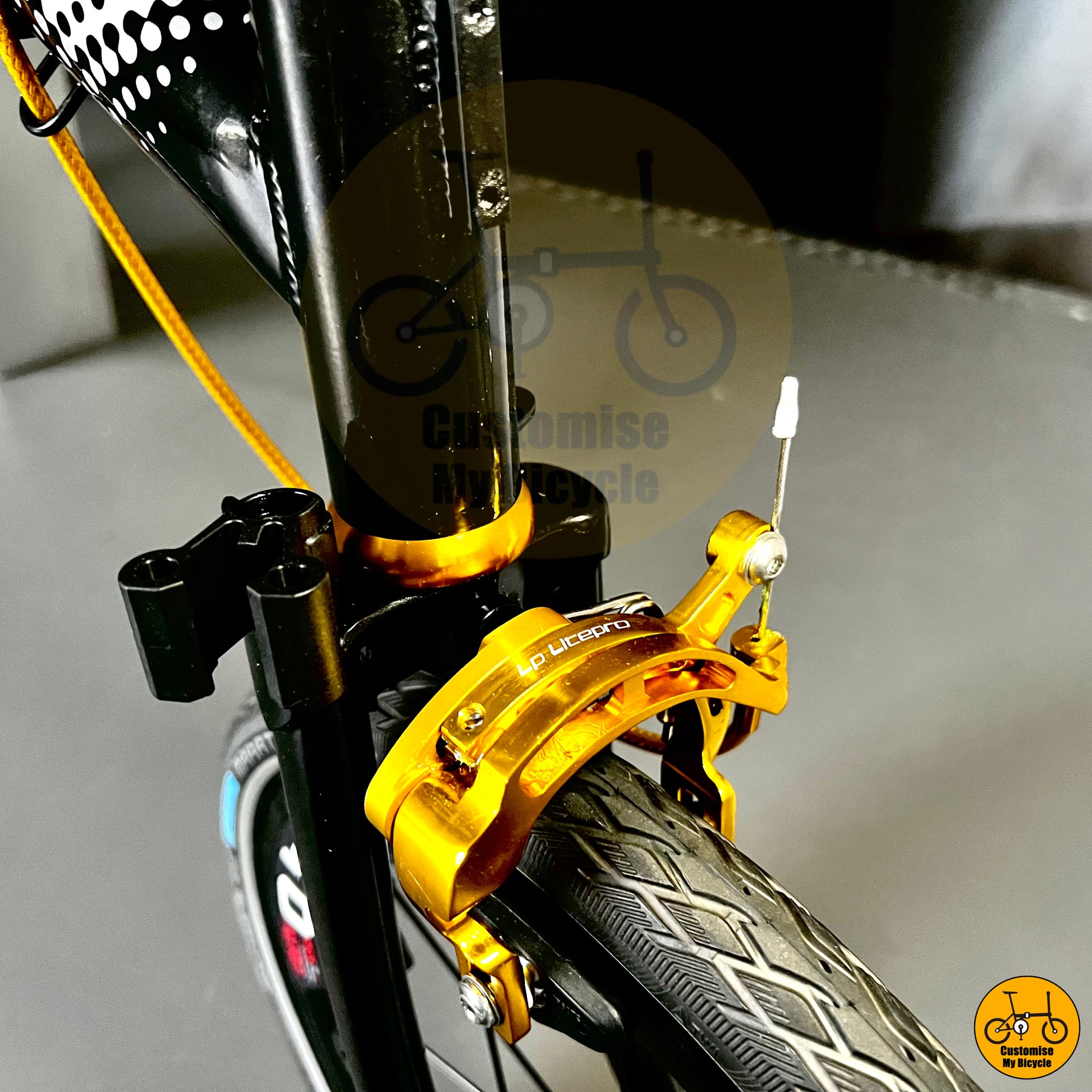 High-performance foldie with a stylish black and gold frame
