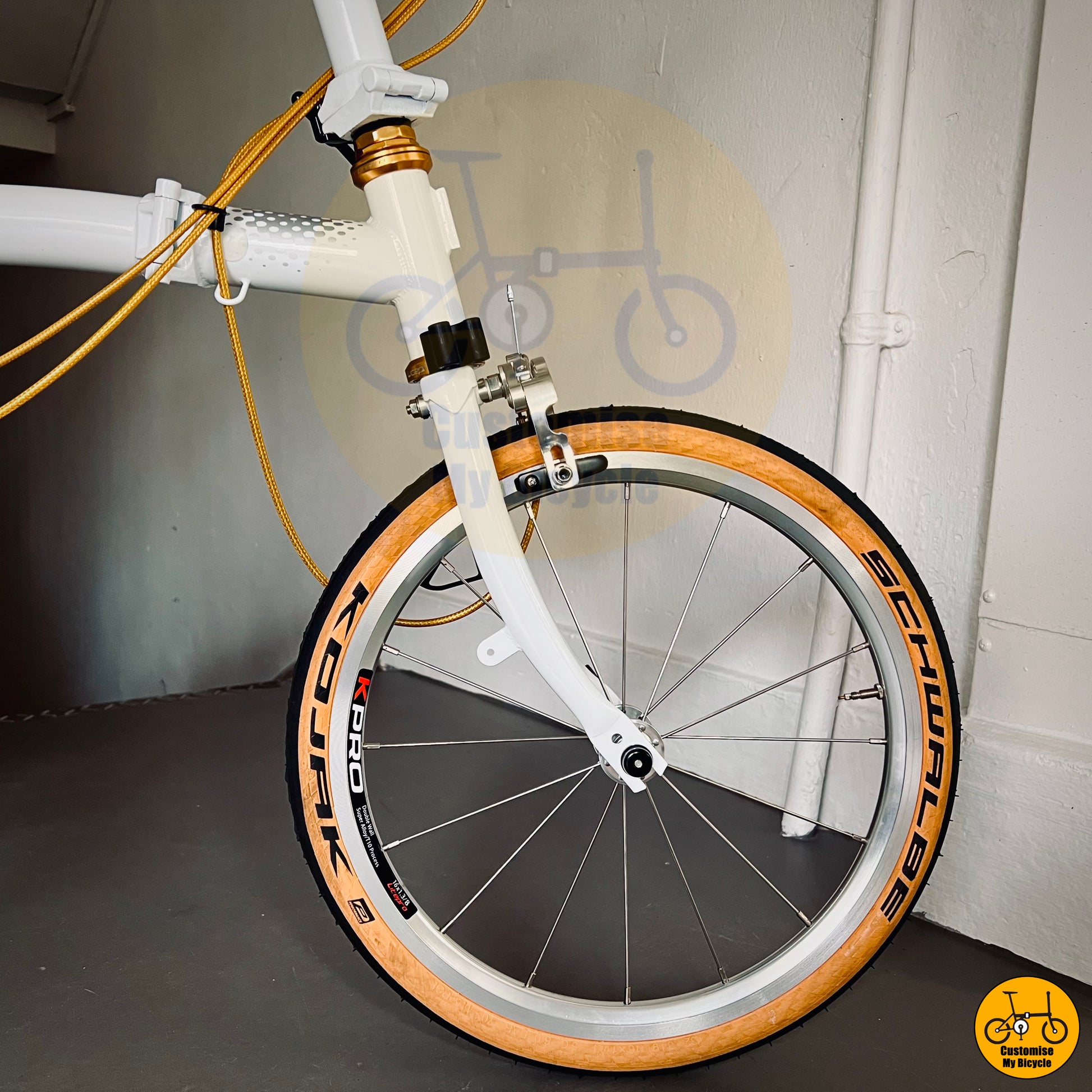 16” 349 wheels with tan wall Schwalbe Kojak tyres for a refined appearance
