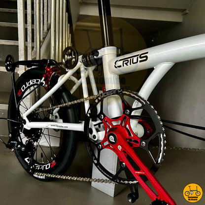 Compact and lightweight Crius Trifold bike with Shimano 9-speed external gears
