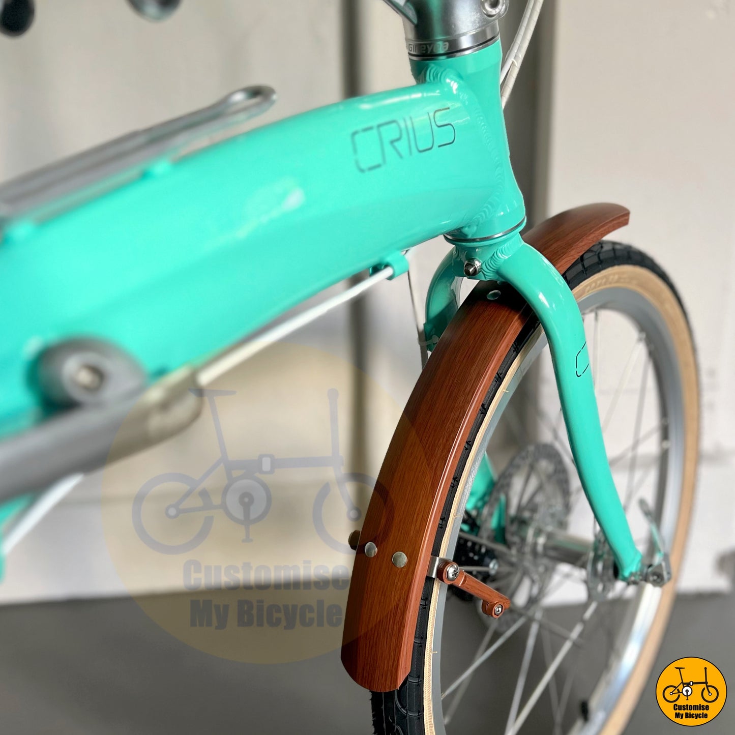 Lightweight aluminum frame for easy carrying and commuting
