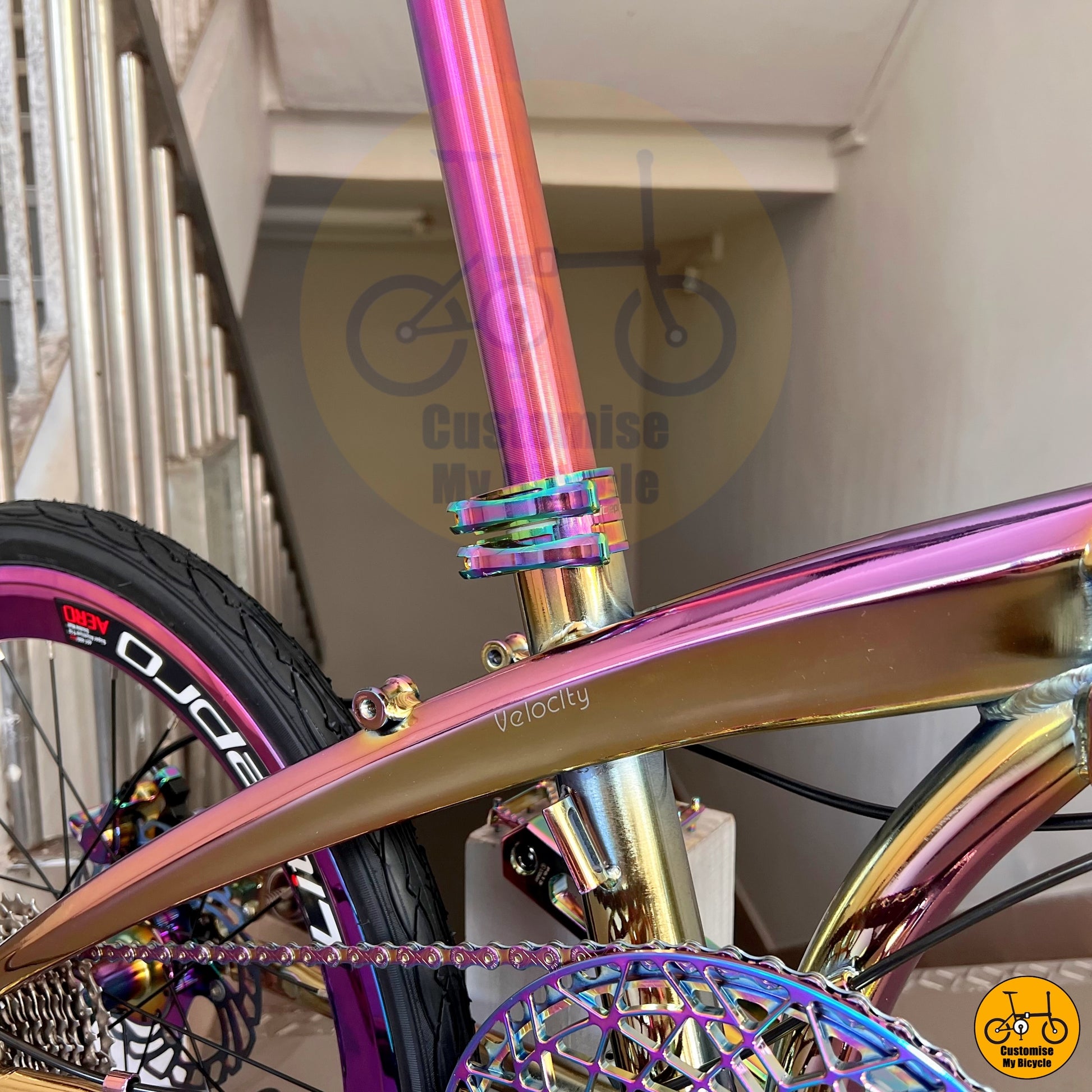 Lightweight and portable bifold bicycle with a dazzling rainbow finish

