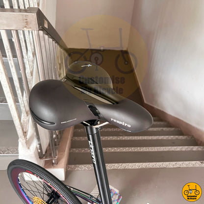 Selle Royao Ergonomic saddle with sleek black design for enhanced comfort
