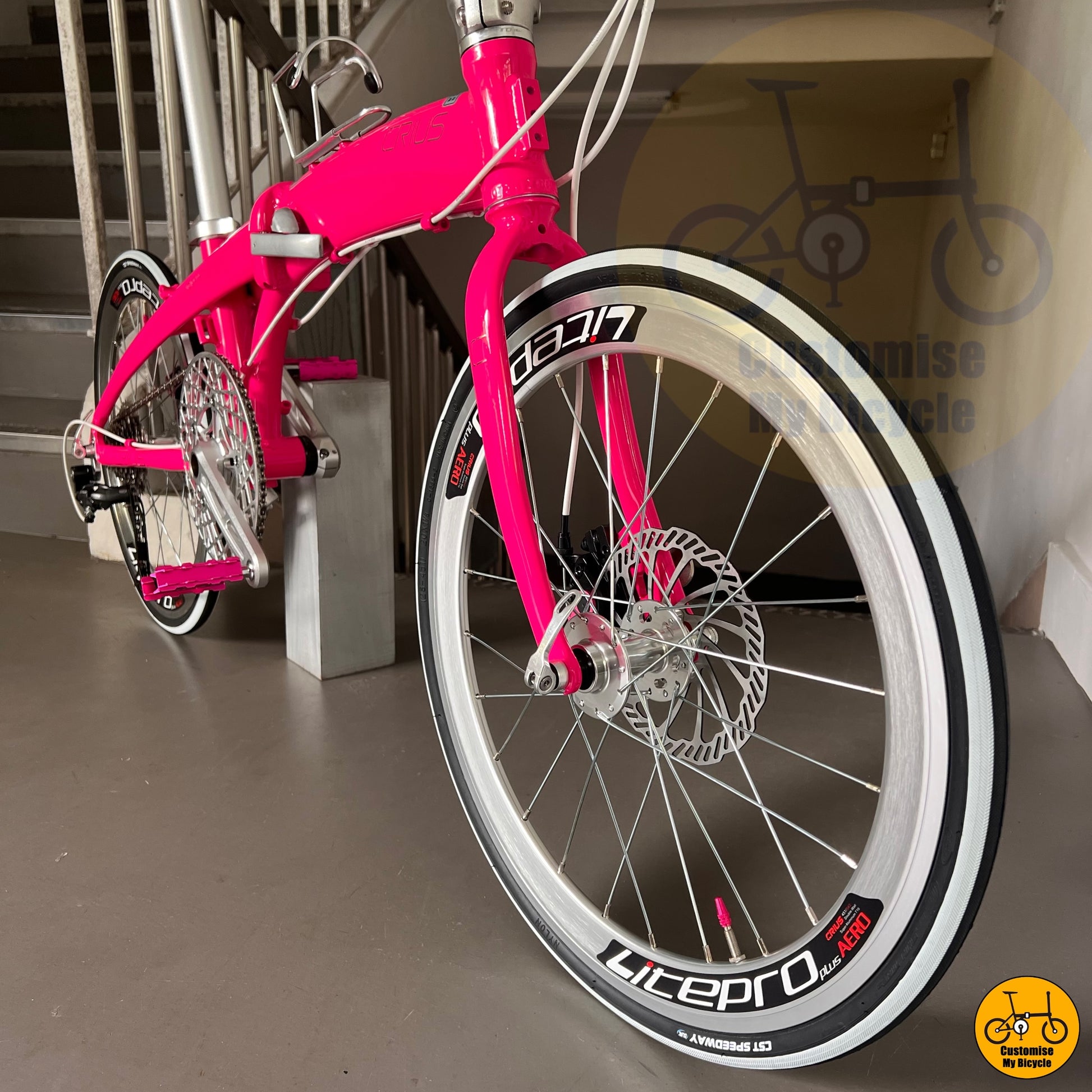 Foldable design for easy transport in MRT and buses
