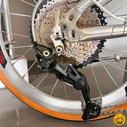 Uphill-friendly step-through design for easy mounting and dismounting
