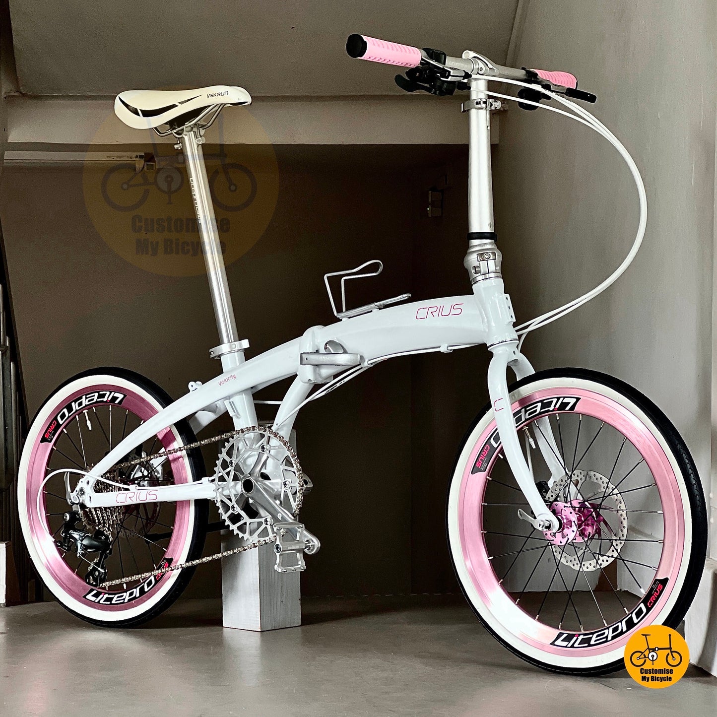 Stylish ladies’ folding bike in snow white and sweet pink accents  
