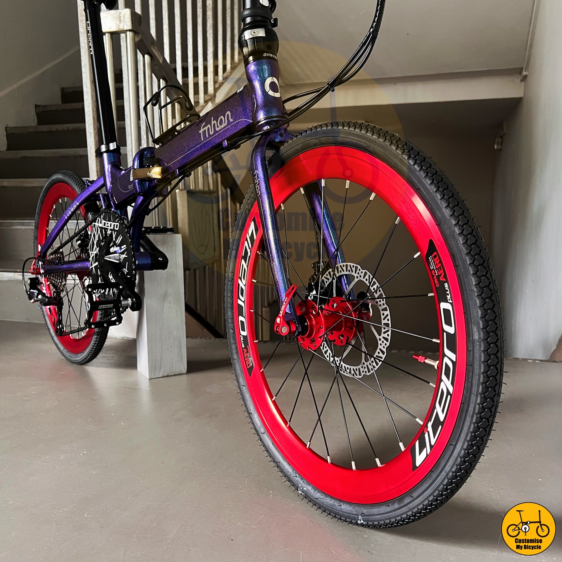 Chameleon Blue & Red Fnhon Blast 22-Inch Folding Bike – A Versatile & Eye-Catching Ride
