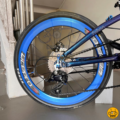 Blue Litepro Aero Wheelset on MRT, Metro & Bus Compatible Fnhon Blast 22-Inch Foldable Bicycle – Ideal for Commuters
