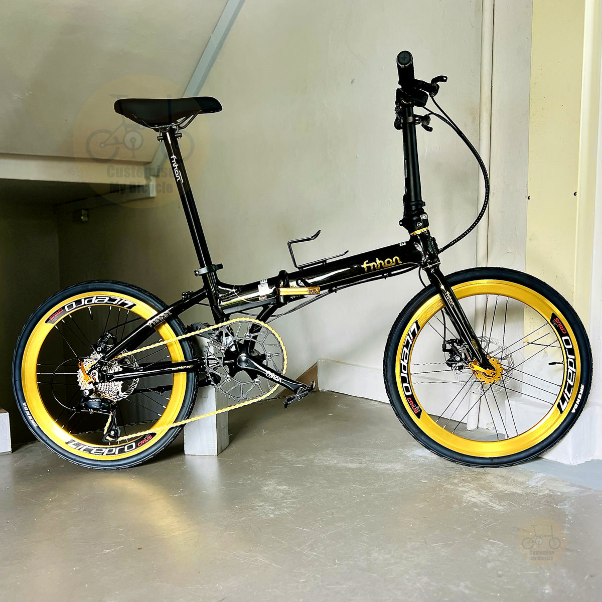 Basikal lipat Fnhon Blast 22 inch warna Black Gold dengan Shimano 9 gears reka bentuk ringan dan kompak
