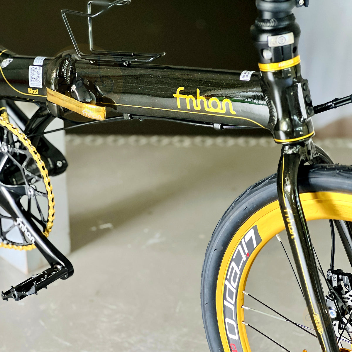 Fnhon Blast 22" Black Gold folding bike frame material colour detail