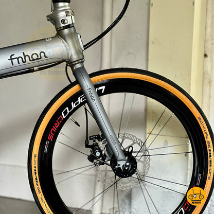 Front wheel close up Litepro aero smooth wheels fast rolling tyre folding bike

