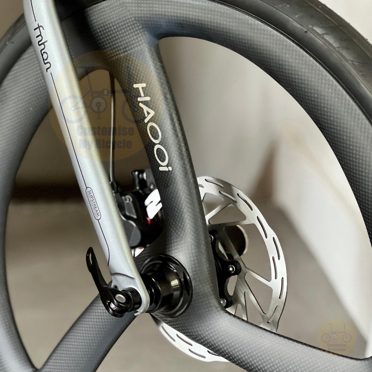 Fnhon Blast folding bike close up of front HAOOI Carbon Ultra Trispokes wheelset