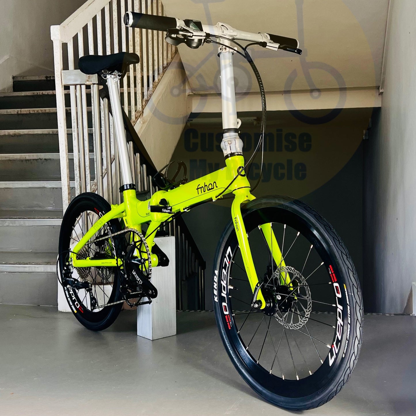 Electric Green Fnhon Blast 22-Inch Foldable Bicycle – Stand Out on City Streets
