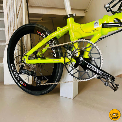 Shimano R3000 rear derailleur on Fnhon Blast 22-Inch Foldable Bicycle – A Brompton Alternative in Bright Green