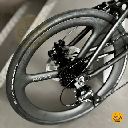 Close up of Shimano 9 gears drivetrain on Fnhon Blast
