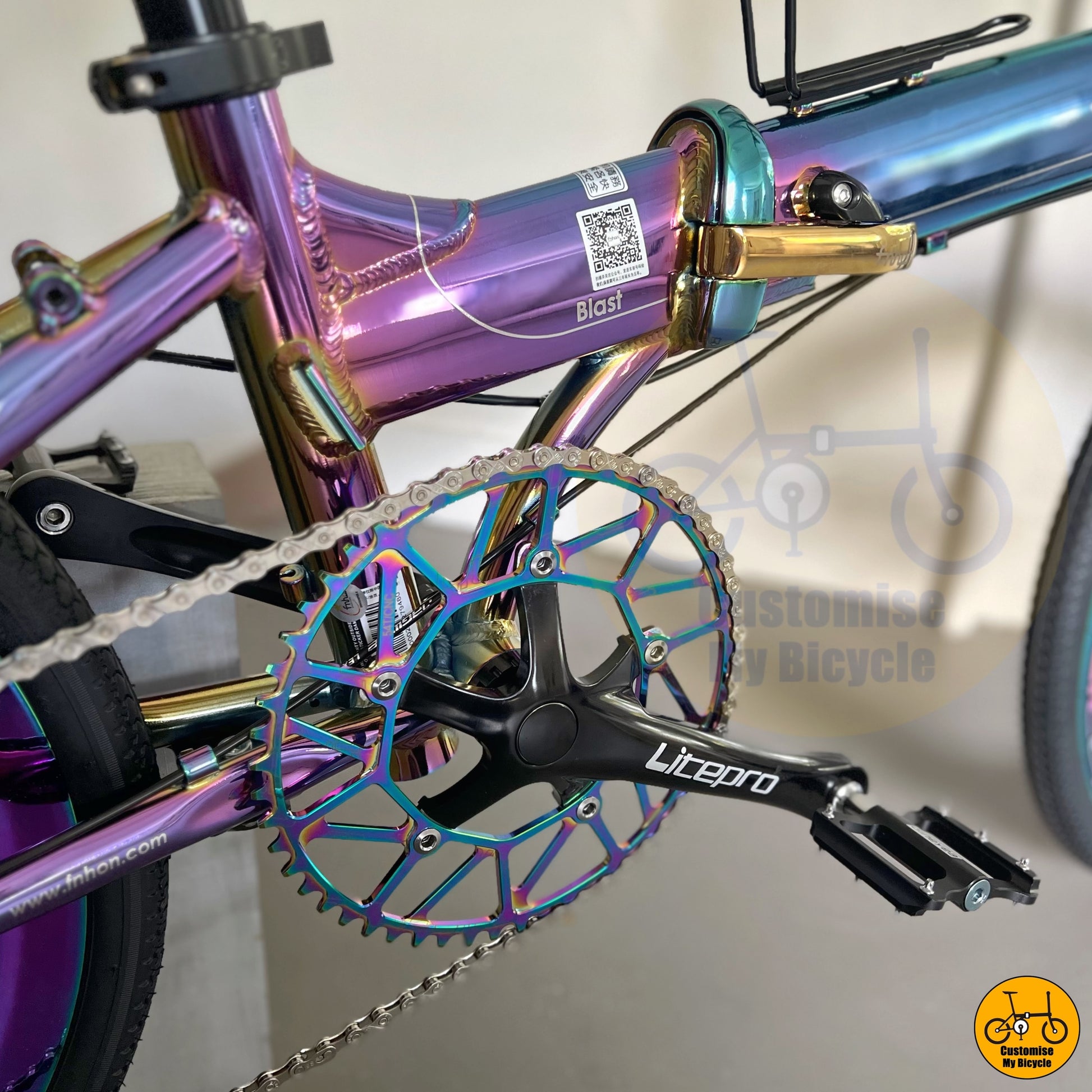 Oil Slick Litepro Hollow Chainring on High-Performance Fnhon Blast 22-Inch Foldable Bicycle – A Smooth Ride with a Stunning Look
