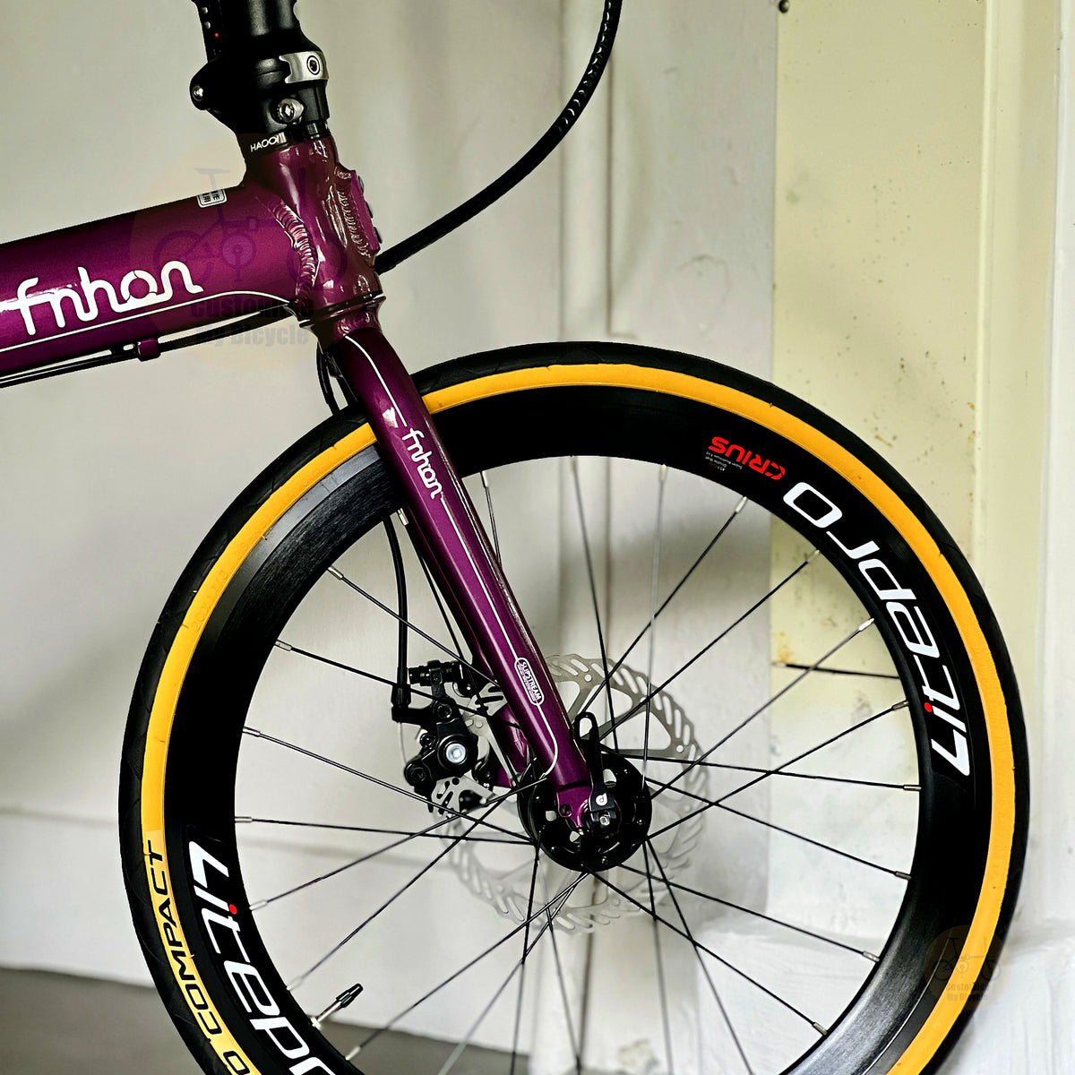 Fnhon Blast 22" Royale Purple folding bike frame material colour detail