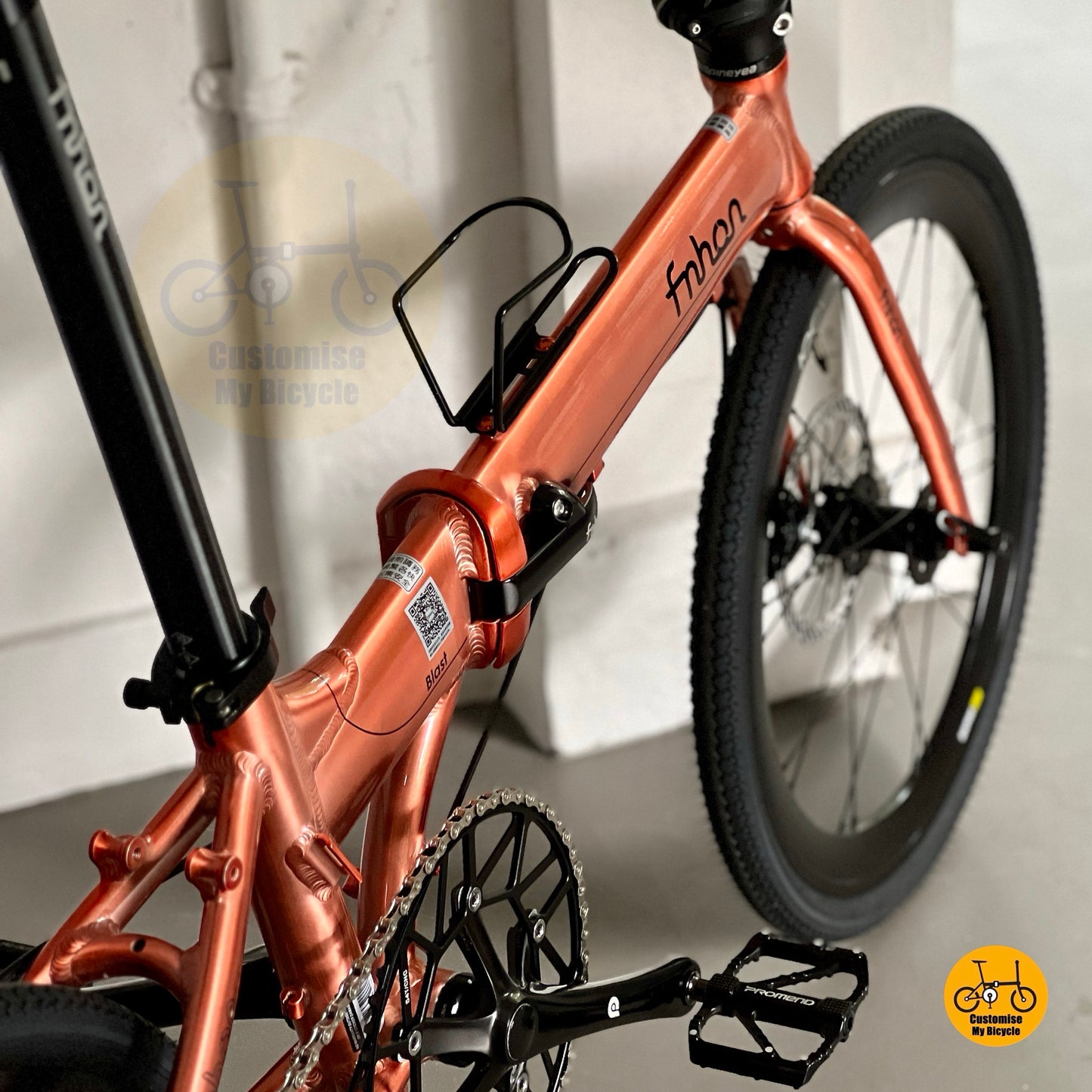 Detailed shot of lightweight aluminium alloy frame in Rose Gold finish
