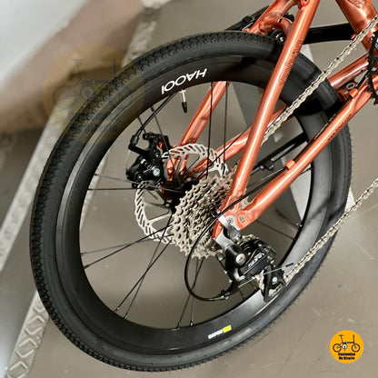 Close up of Shimano 9 gears drivetrain on Fnhon Blast Rose Gold
