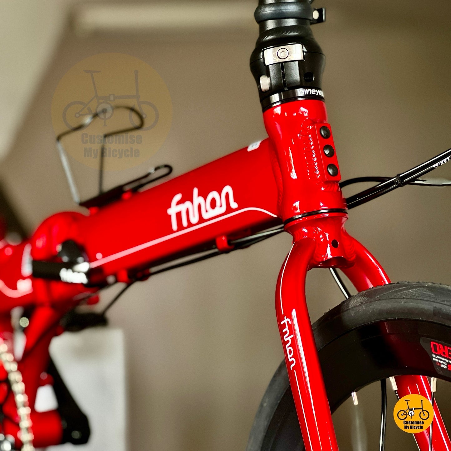 Compact folding bike frame with sporty geometry  
