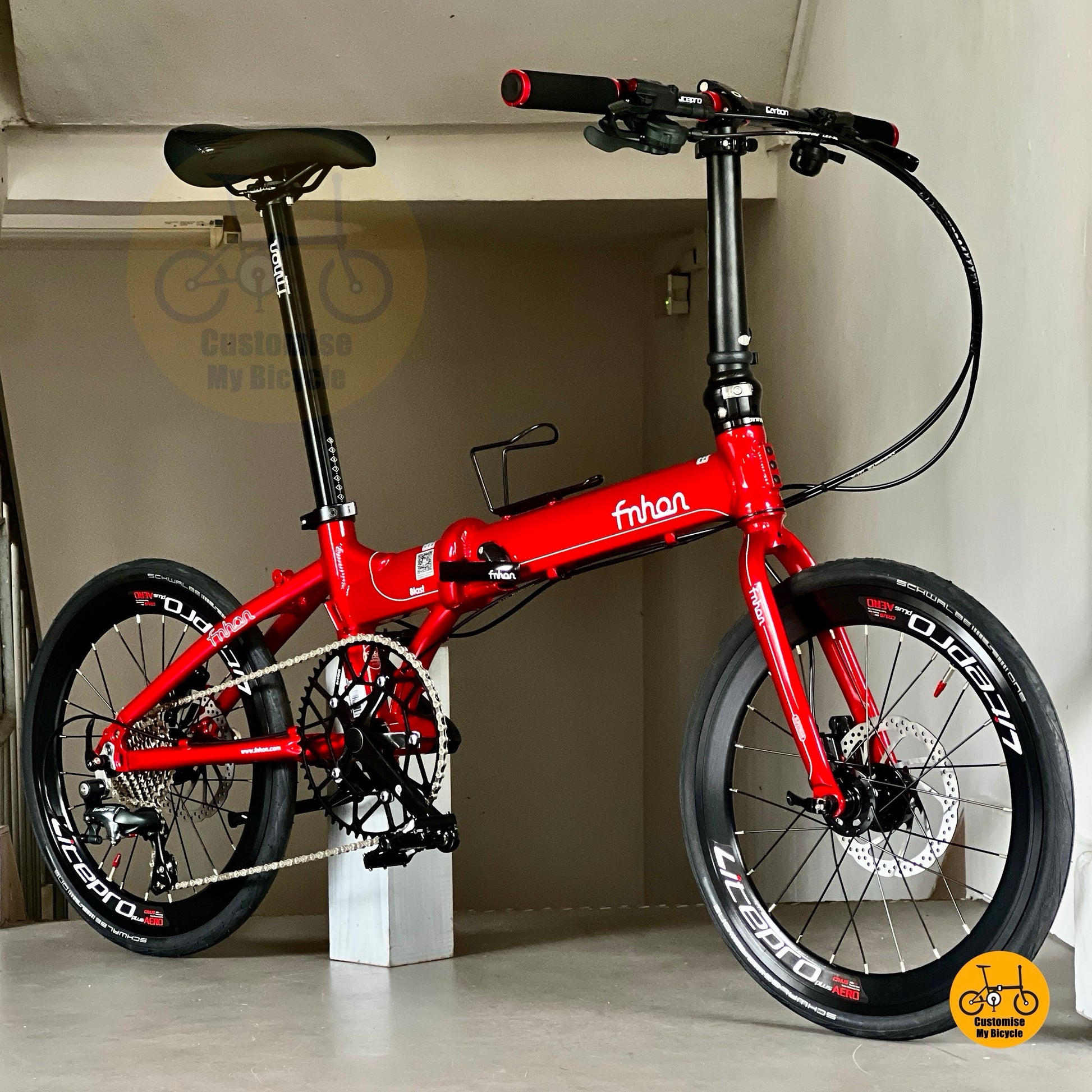 Basikal lipat Fnhon merah dengan gear Shimano 10s dan rim aero – sesuai untuk PCN dan jalan raya