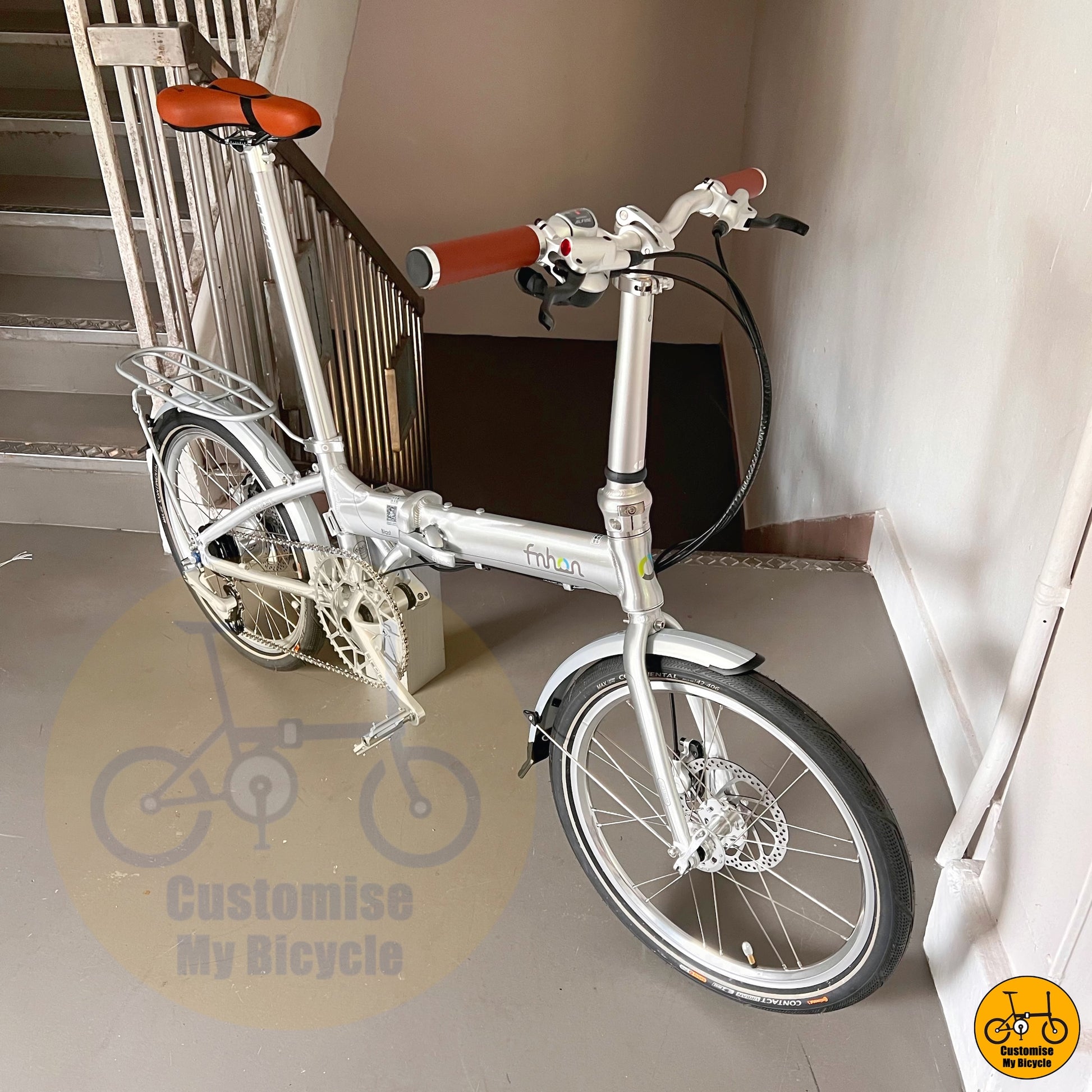 Brown Retro Saddle Fnhon Blast 22-Inch Folding Bike – Vintage Look with Modern Performance
