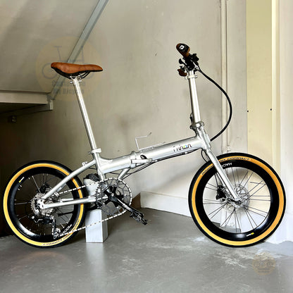 Basikal lipat Fnhon Blast 20 inch warna Polished Silver dengan Shimano 11 gears 105 reka bentuk ringan dan kompak