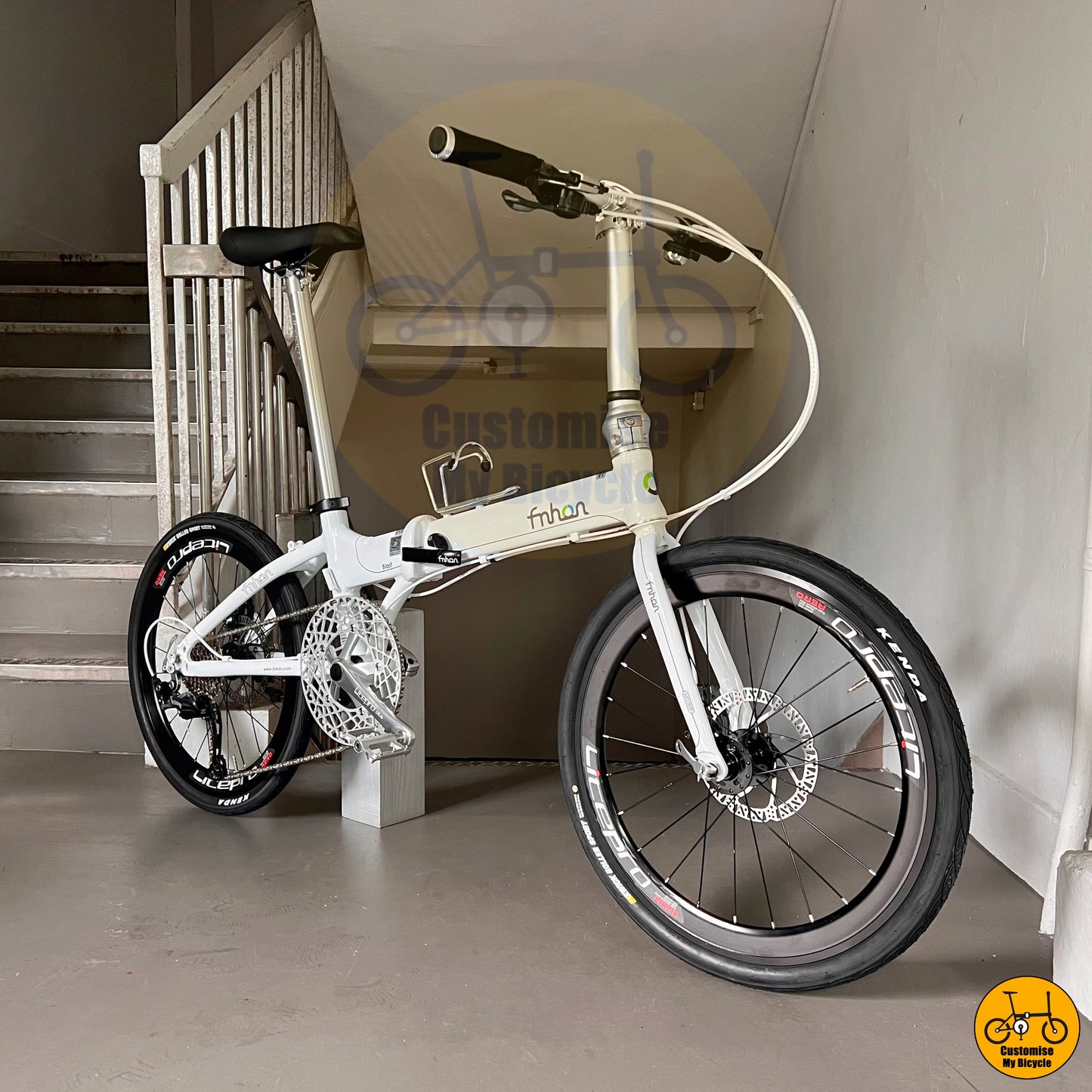 Clean Look Fnhon Blast 22-Inch Foldable Bicycle – Minimalist Design for City Commuters
