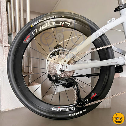 Kenda K1029 tyre on White & Black Fnhon Blast 22-Inch Folding Bike – A Balance of Performance & Aesthetics

