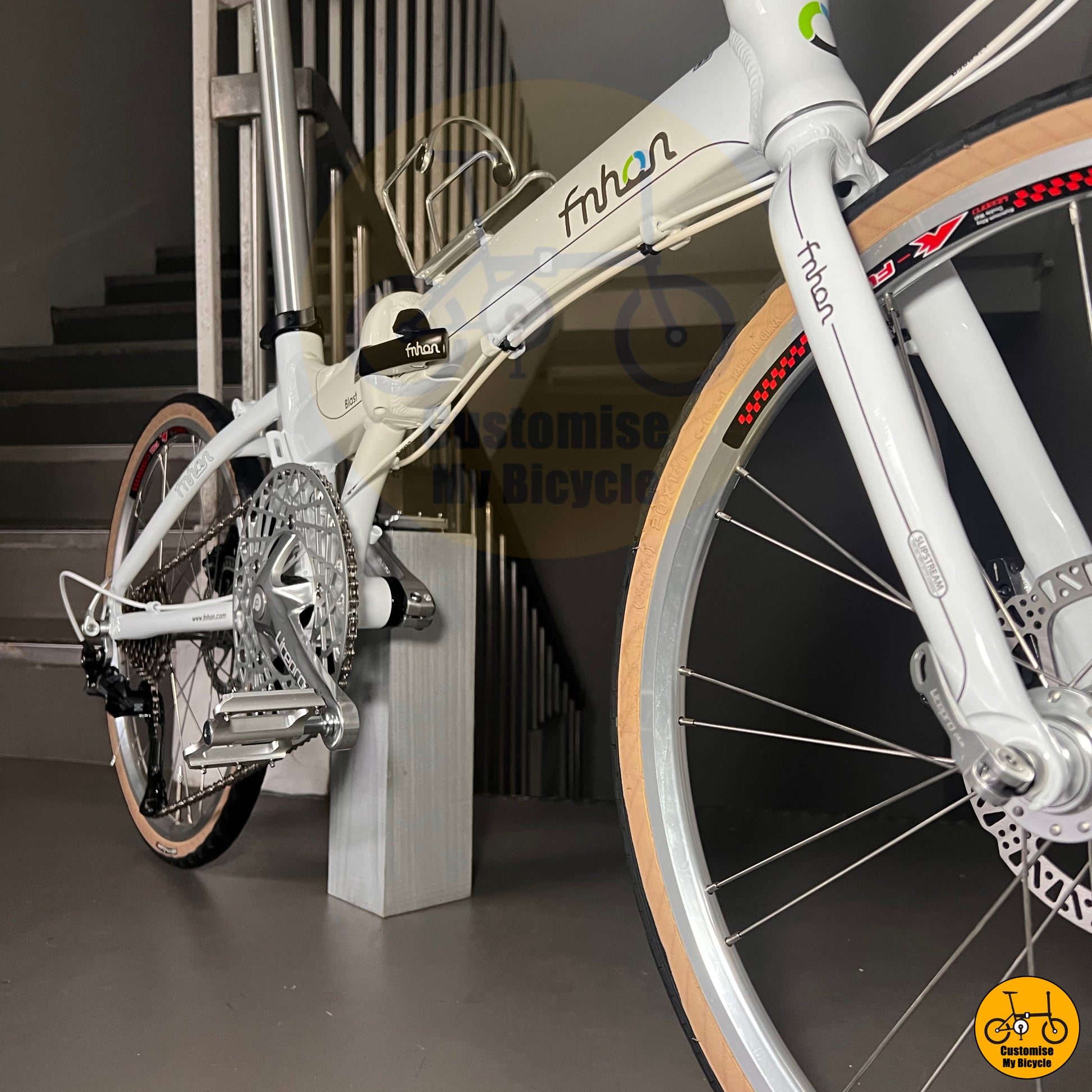 Snow White City-Ready Fnhon Blast 22-Inch Folding Bike – Clean Aesthetic & Lightweight Design
