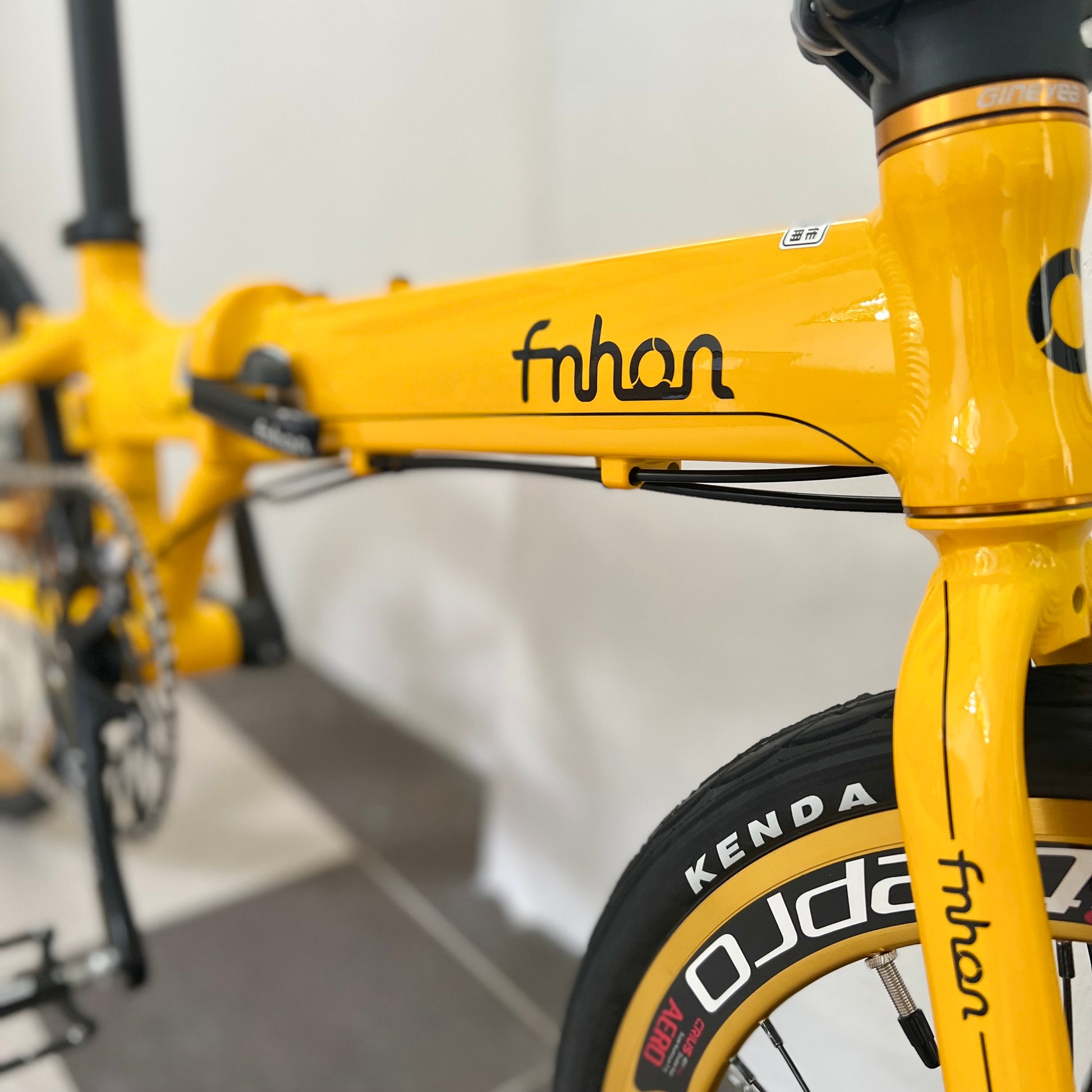 Spongebob Yellow Fnhon Blast 22-Inch Foldable Bicycle – Ride with a Pop of Fun
