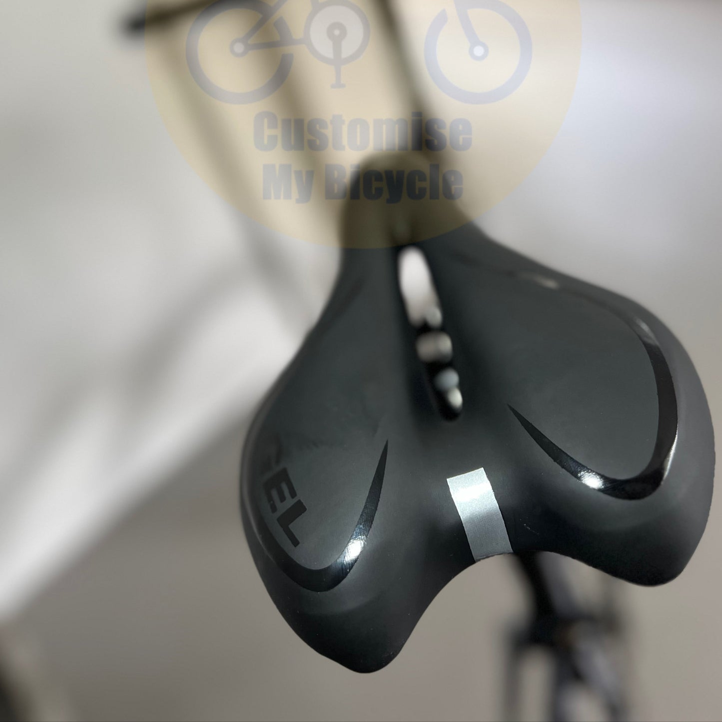 Black stylish saddle on Fnhon Blast 22-Inch Folding Bicycle – V-Brake & High-Performance Features for City Rides
