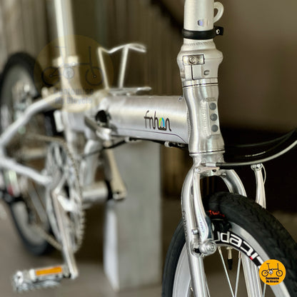 Fnhon Blast folding bicycle polished silver color close up
