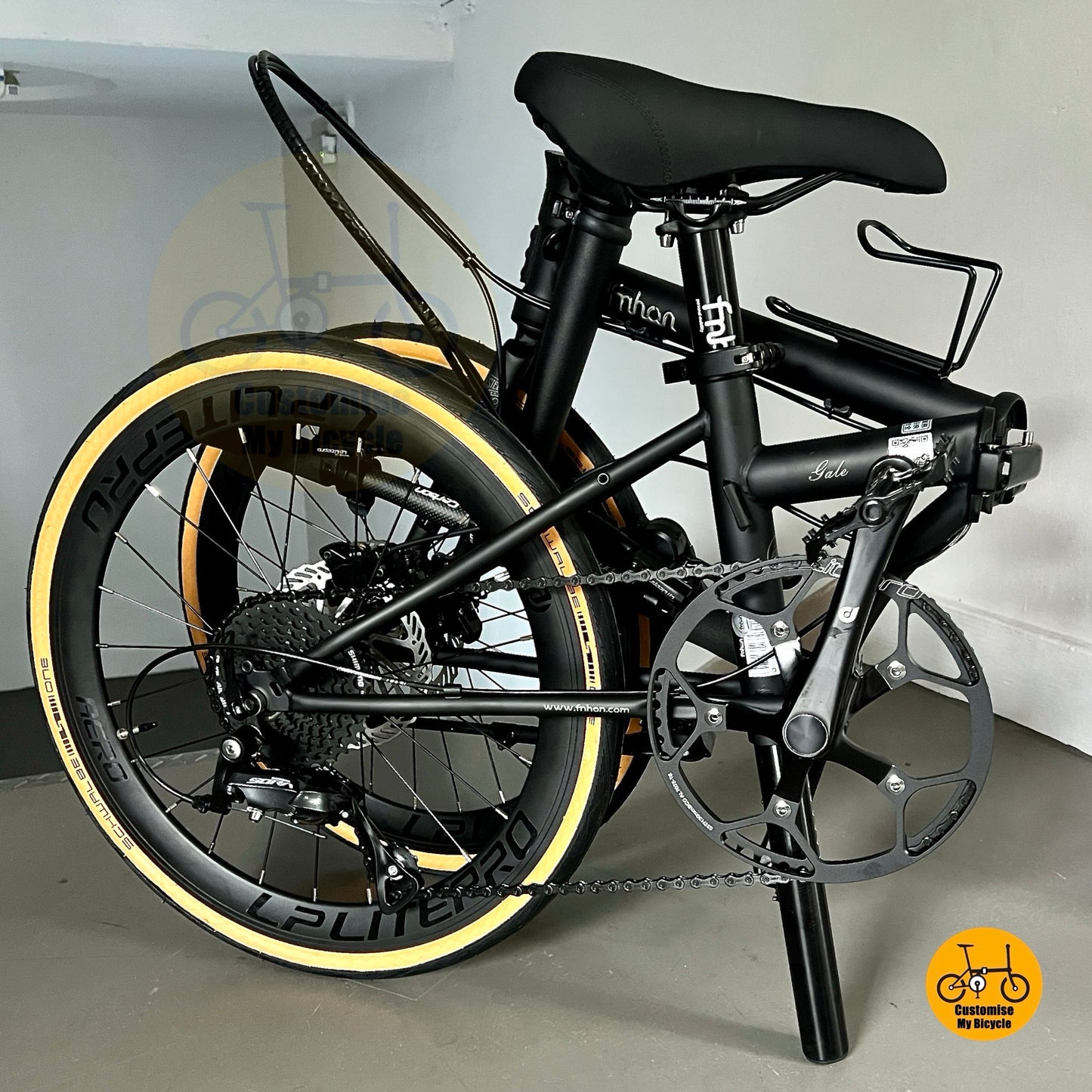 Folding version of Fnhon Gale 22” foldable bicycle with Shimano 9 gears Litepro wheels Matte Black frame
