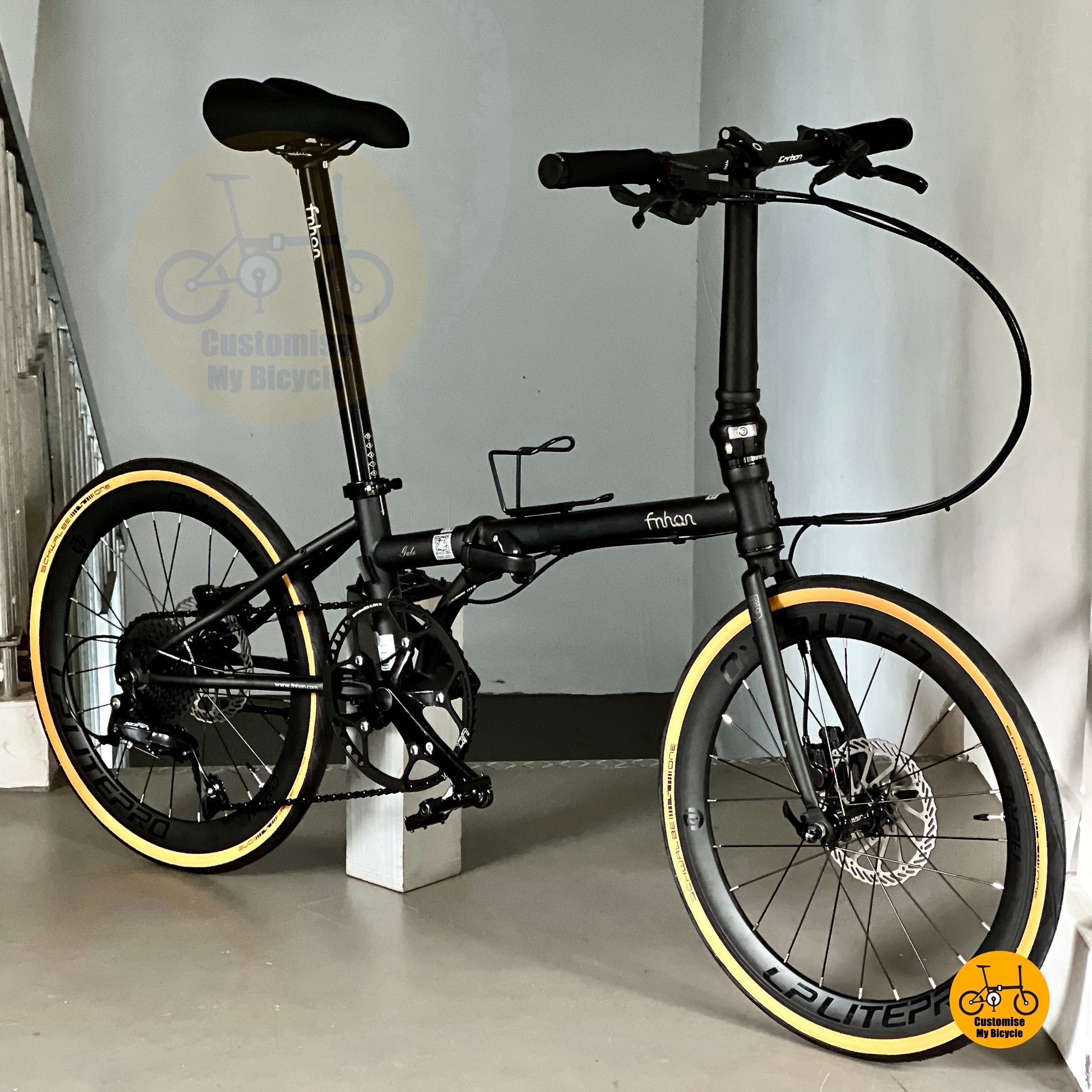 Sepeda lipat Fnhon Gale 22 inci Shimano 9s Matte Black tangguh untuk perkotaan
