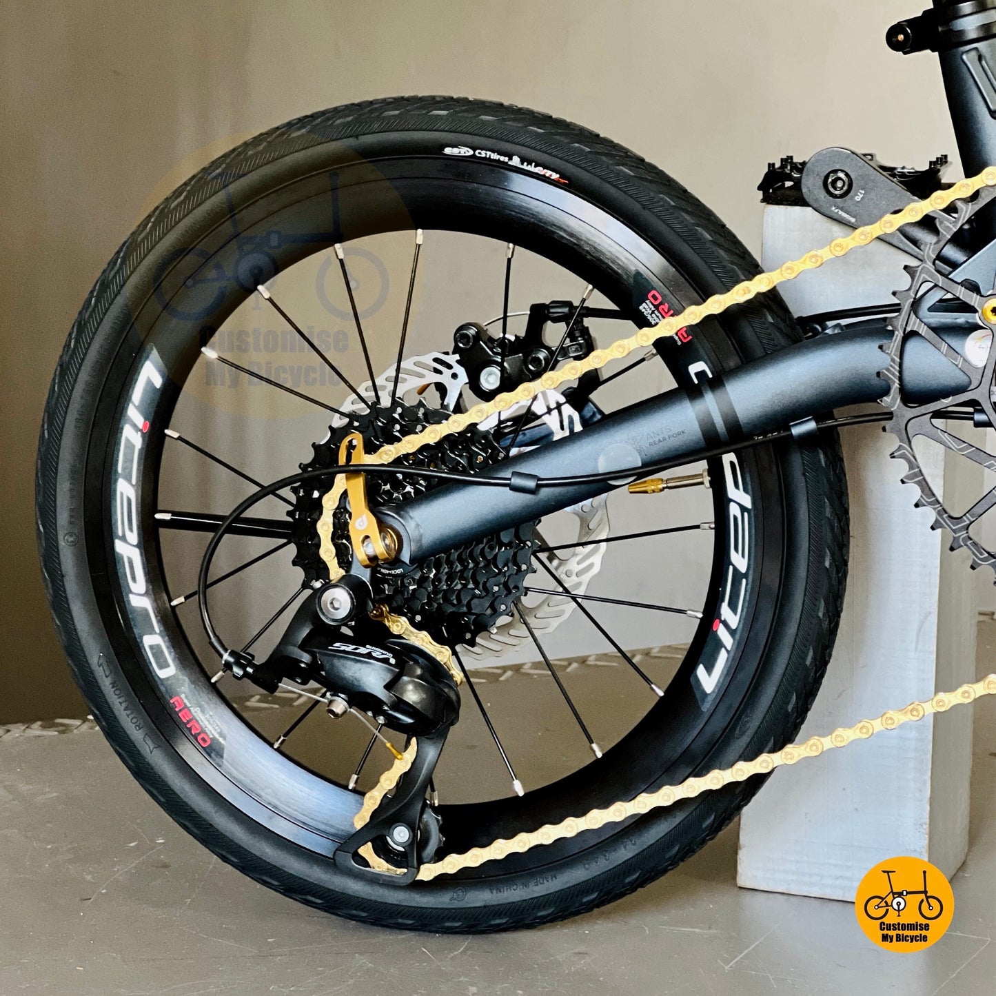 Fnhon Gust Shimano 9 speed R3000 Sora gear system close up drivetrain folding bike
