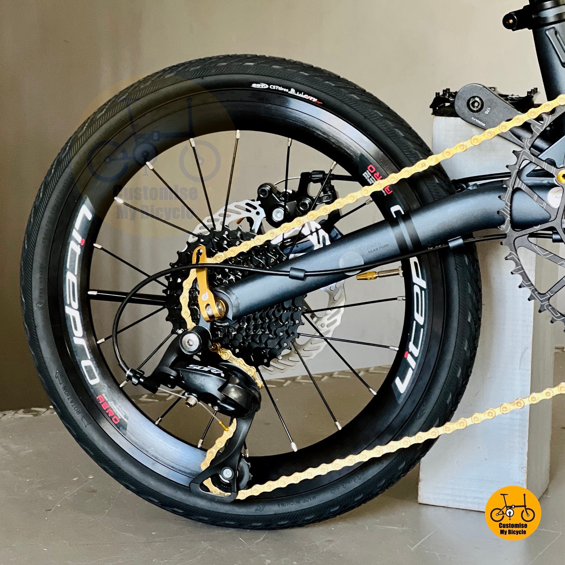 Fnhon Gust Shimano 9 speed R3000 Sora gear system close up drivetrain folding bike
