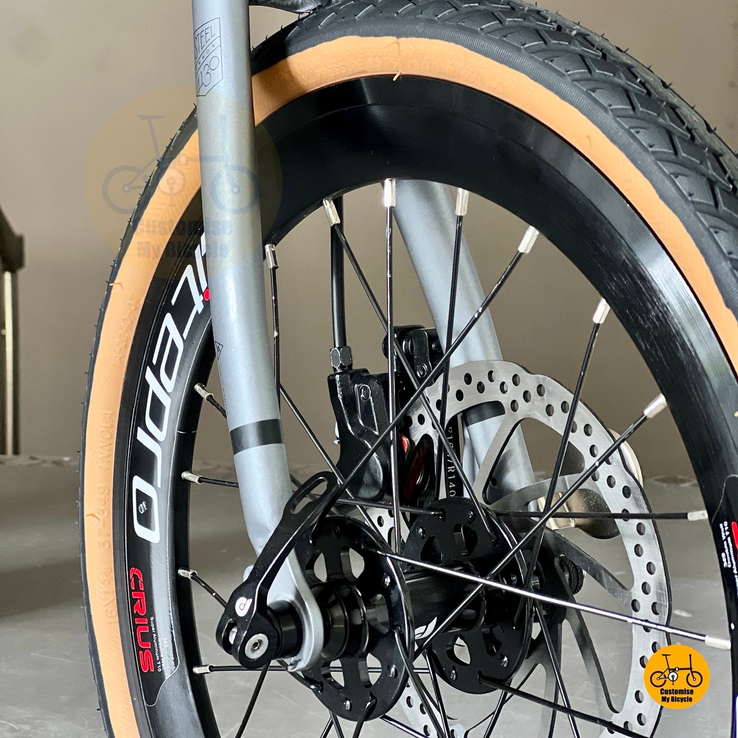 Fnhon Gust folding bike close up litepro high profile smooth front wheels with kenda tyres
