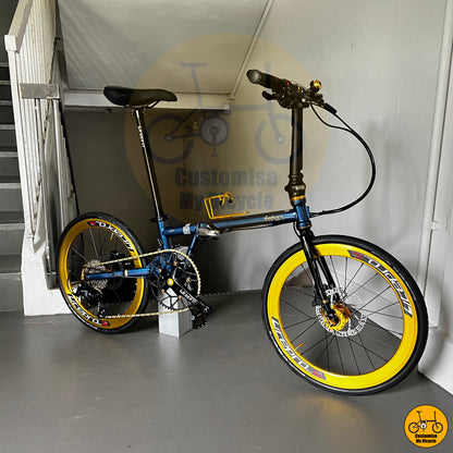 Fnhon Gust foldie with eye-catching gold wheels for a stylish look
