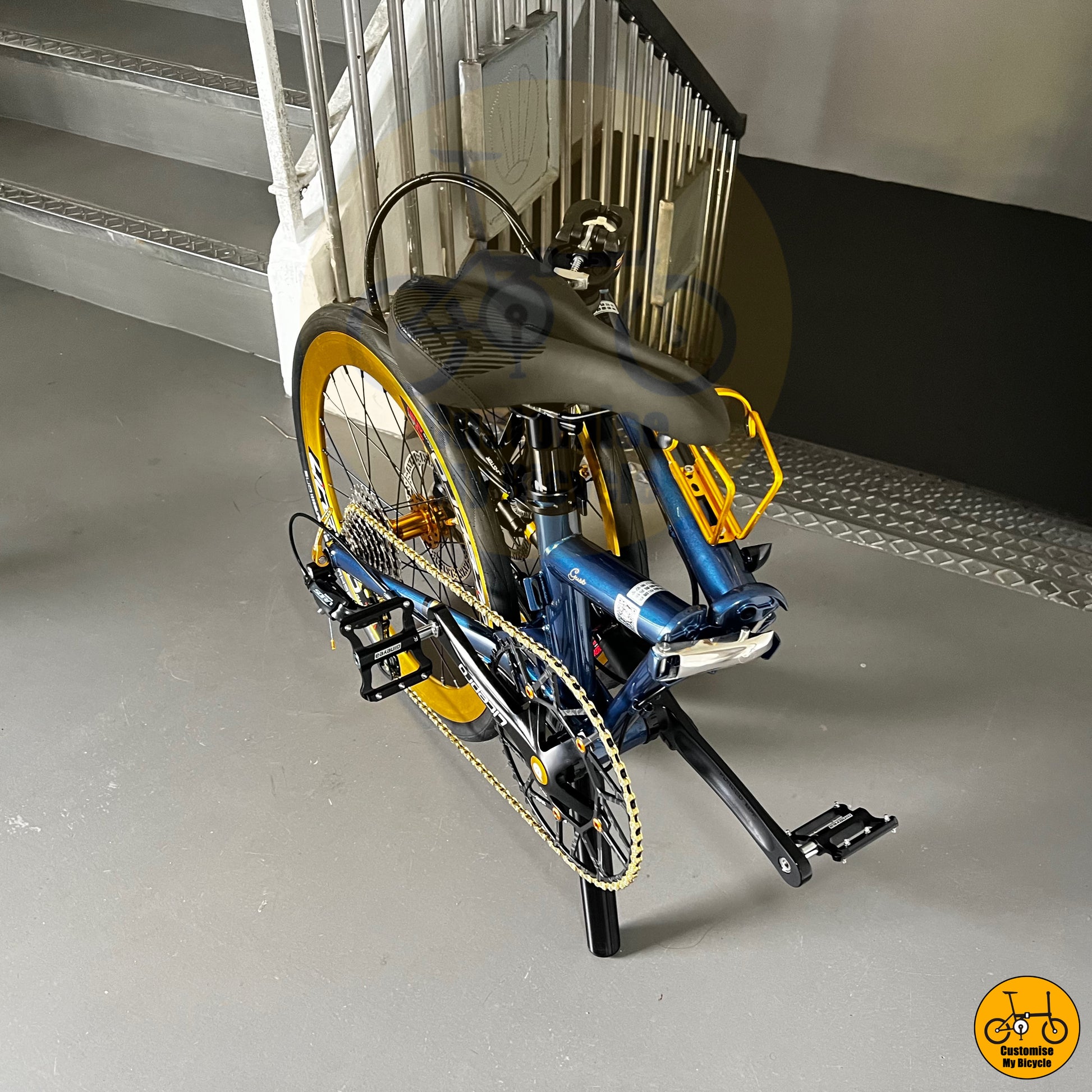 Folded Fnhon Gust 22-inch Foldie – Premium Gold Wheel Upgrade for City Commuters
