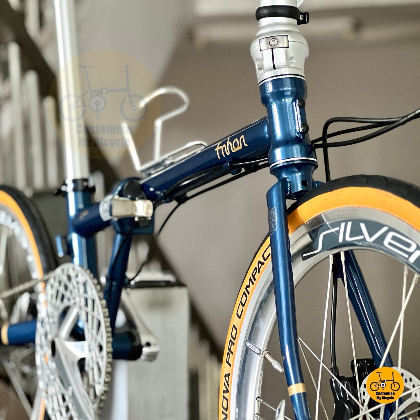 Fnhon Gust chromoly steel frame tubing close up
