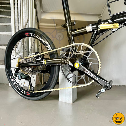 Compact folding bike with Shimano gearset and Litepro crankset
