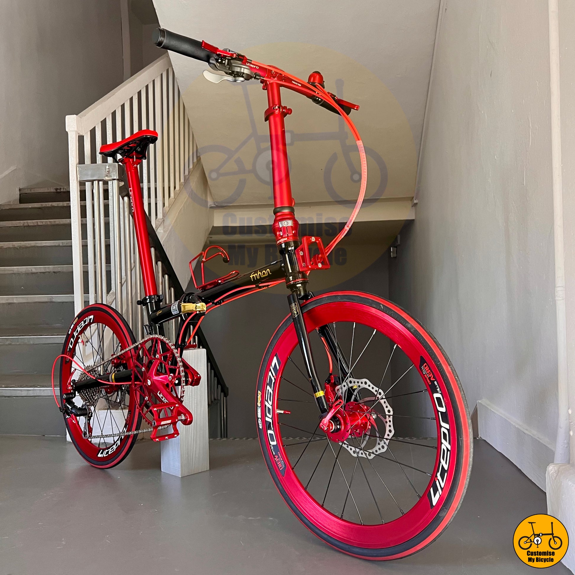 Fnhon Gust 22-Inci – Basikal Lipat Rangka Hitam Emas dengan Aksen Merah Berani
