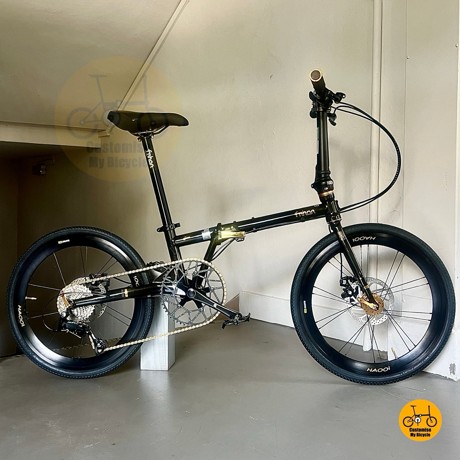 Lightweight Foldable Fnhon Gust 22” With Shimano 9s In Black Gold For Urban Riders And Daily Commute

