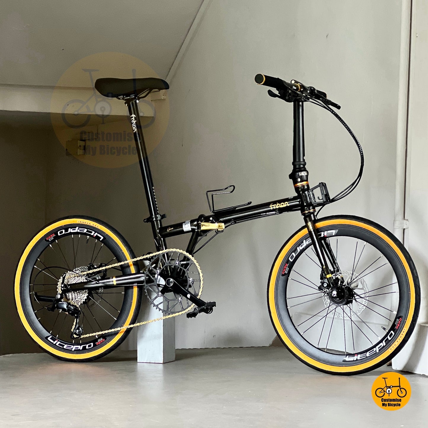 Sepeda lipat Fnhon Gust 22 inci Black Gold Shimano 9 gears rangka baja chromoly
