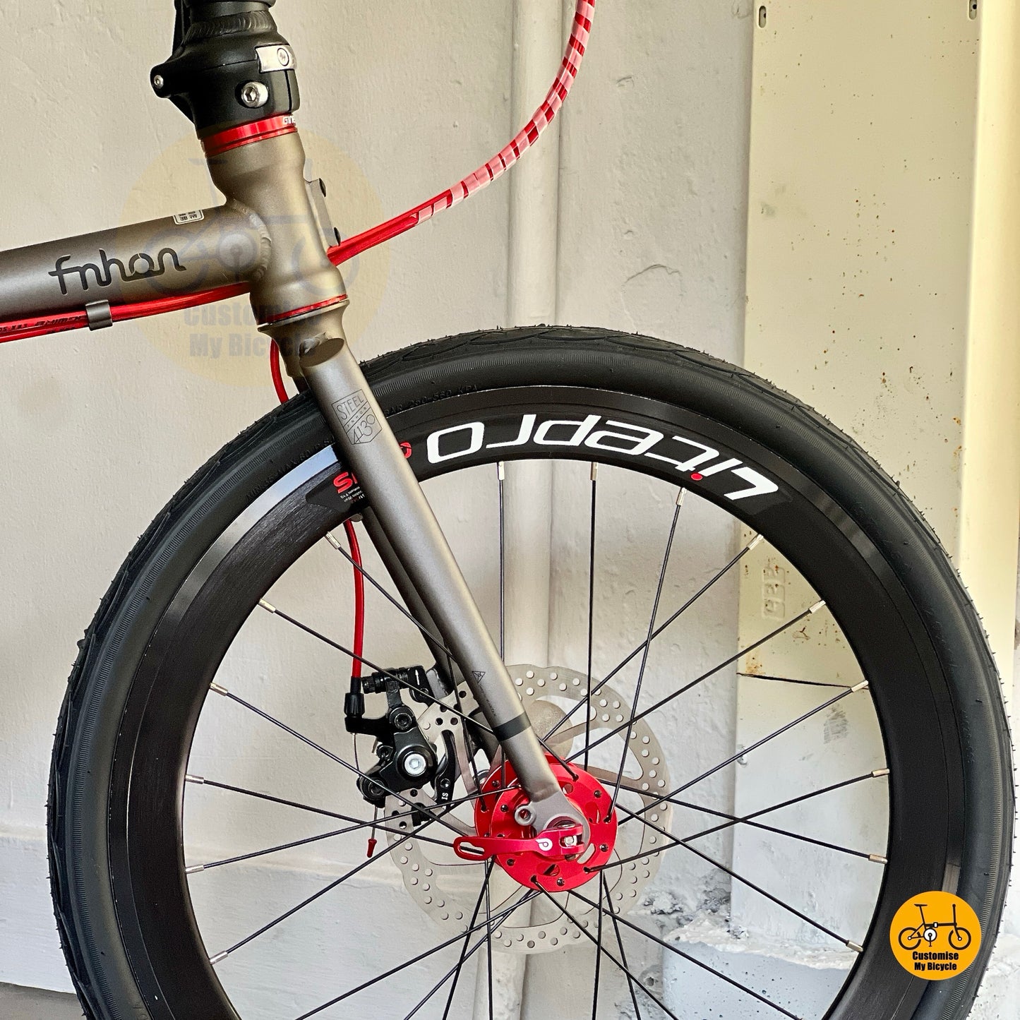 Fnhon Gust LITEPRO high profile smooth front wheel close up
