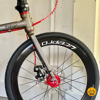 Fnhon Gust LITEPRO high profile smooth front wheel close up
